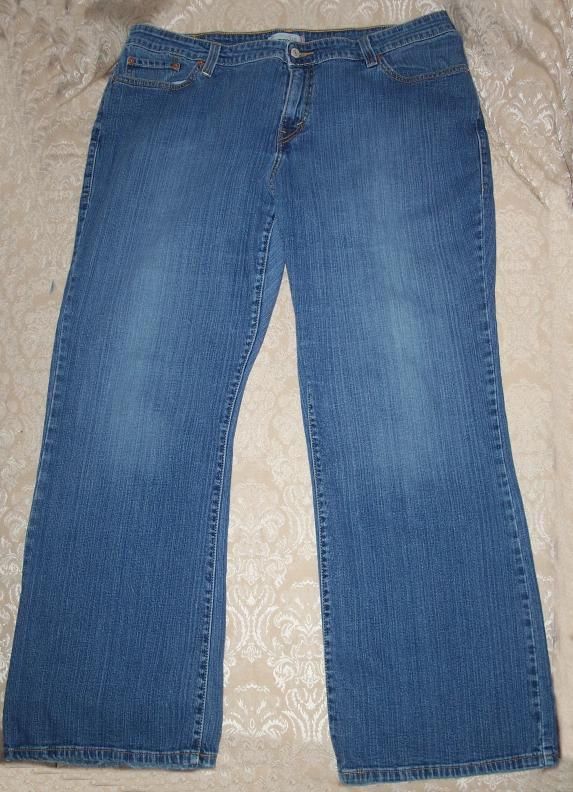 am offering pair of (womens 22 Medium) blue, Levis 515 Boot Cut