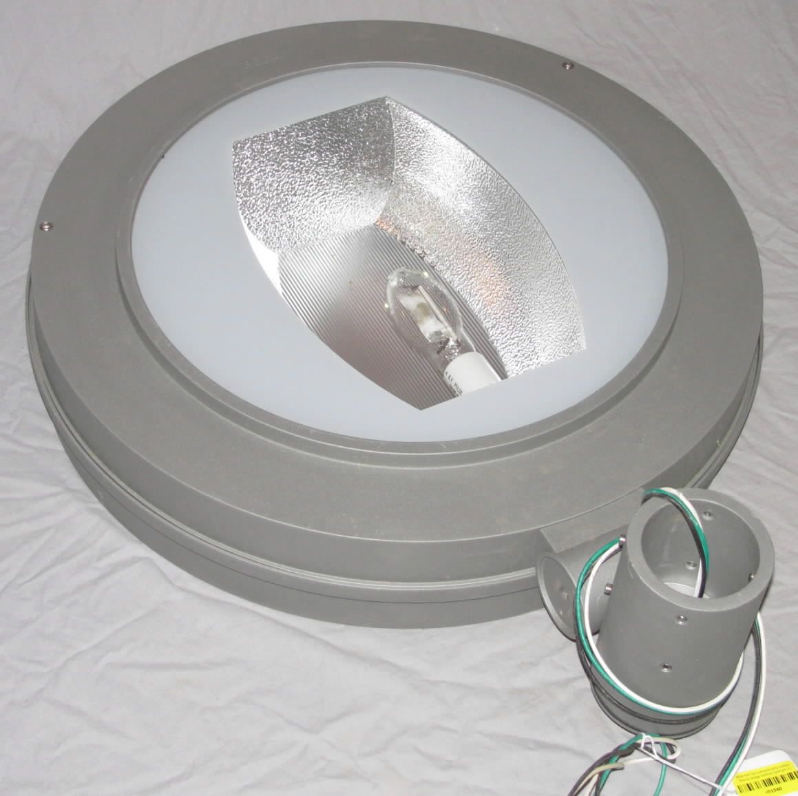 Bega Pole Top Luminaire Lamp Outdoor Parking Garage Walkway Spotlight