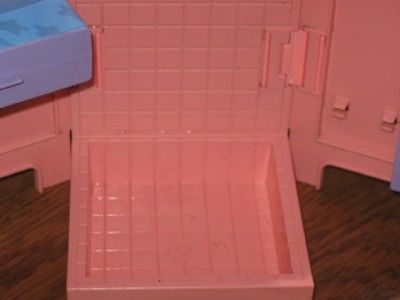 1986 Hasbro Maxie Doll Too Cool Gym Shower Locker Barbie Doll Size