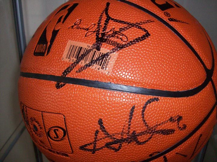 YOU ARE BIDDING ON A SPALDING OFFICIAL INDOOR/OUTDOOR BASKETBALL THAT