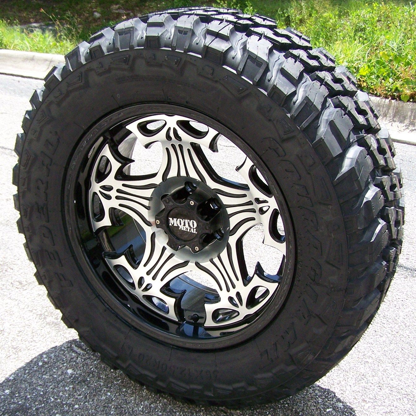 20 Motometal Skull Wheels 35 Federal MT Tire Tundra