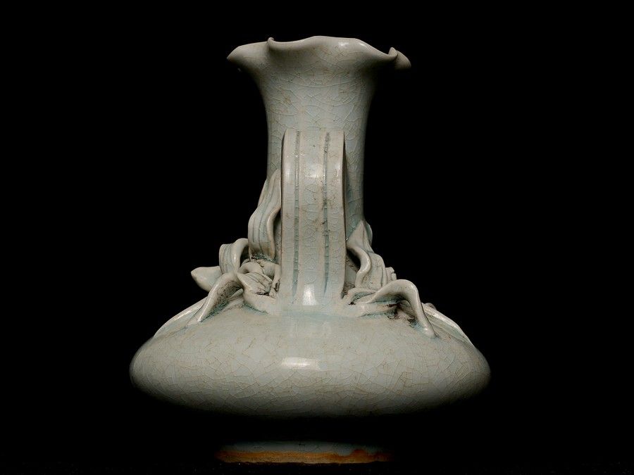 Classic Style Song Porcelain Celadon Flagon Petal Rim Vase L027