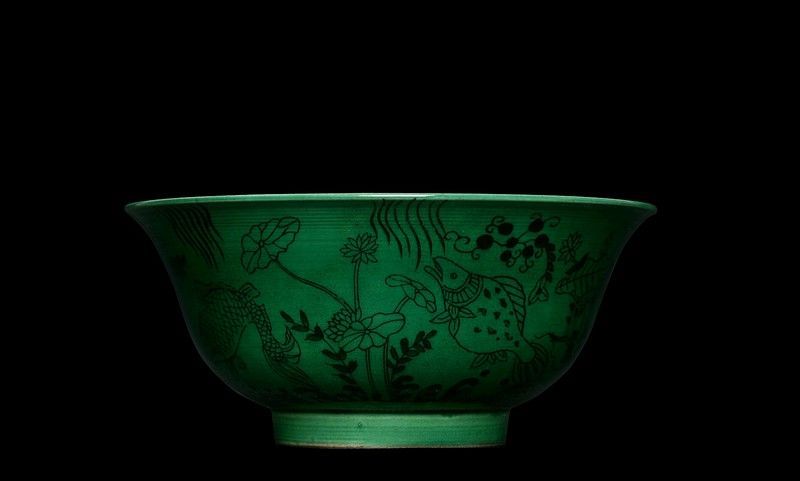 Antique Chinese Porcelain Ming Green Glaze Bowl Fish Signed QF39