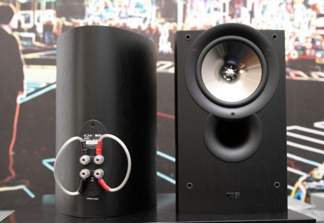 Die KEF iQ30 in schwarz verkörpern das perfekte Preis