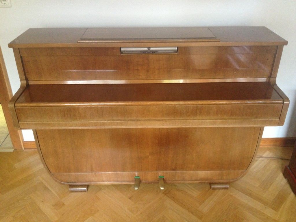 Schimmel Klavier Nussbaum, gestimmt,