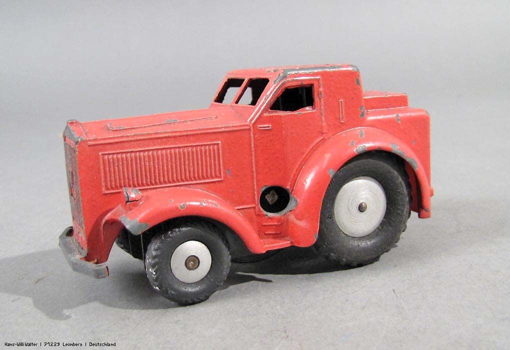 Lot 28455  Märklin 5522/81   Roter Guss Traktor mit Uhrwerk