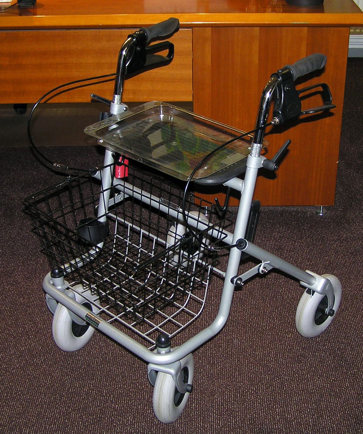 Russka Rollator klappbar 130 kg + Korb + Tablett + Gehstockhalter