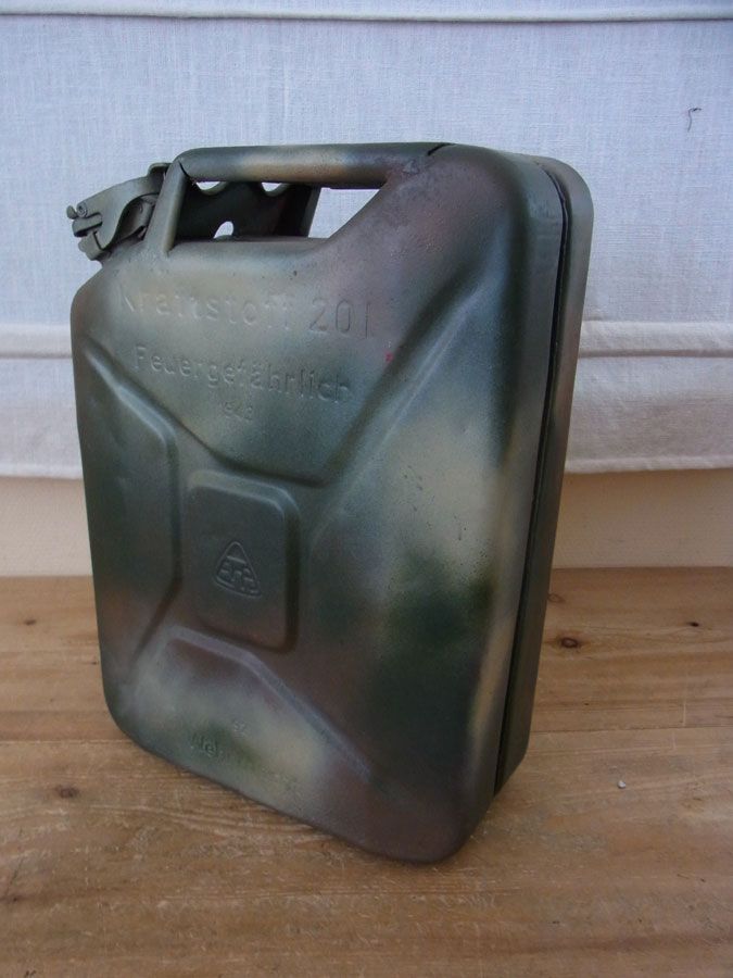 Wehrmacht Benzinkanister 20L VW 166 / 82 KDF camouflage