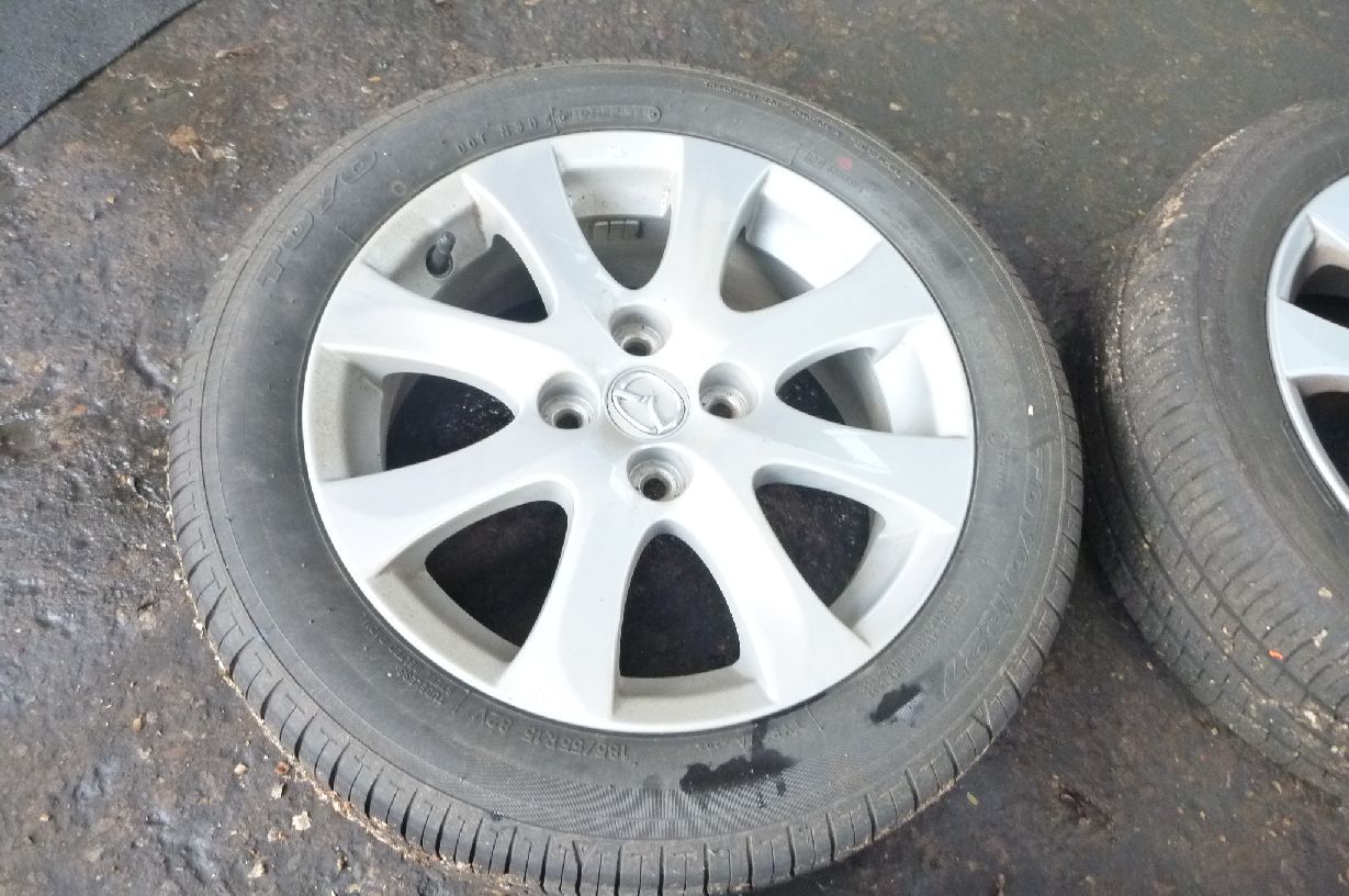 MAZDA 2 DE ALUFELGEN 6J x 15 SOMMERREIFEN 185/55 R15 RÄDER #