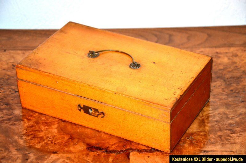 Alte Biedermeier Schmuck Schatulle mit Restinhalt