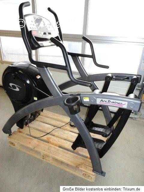 Profi Crosser Cybex LMT ARC Trainer Fitness Studio Crosswalker