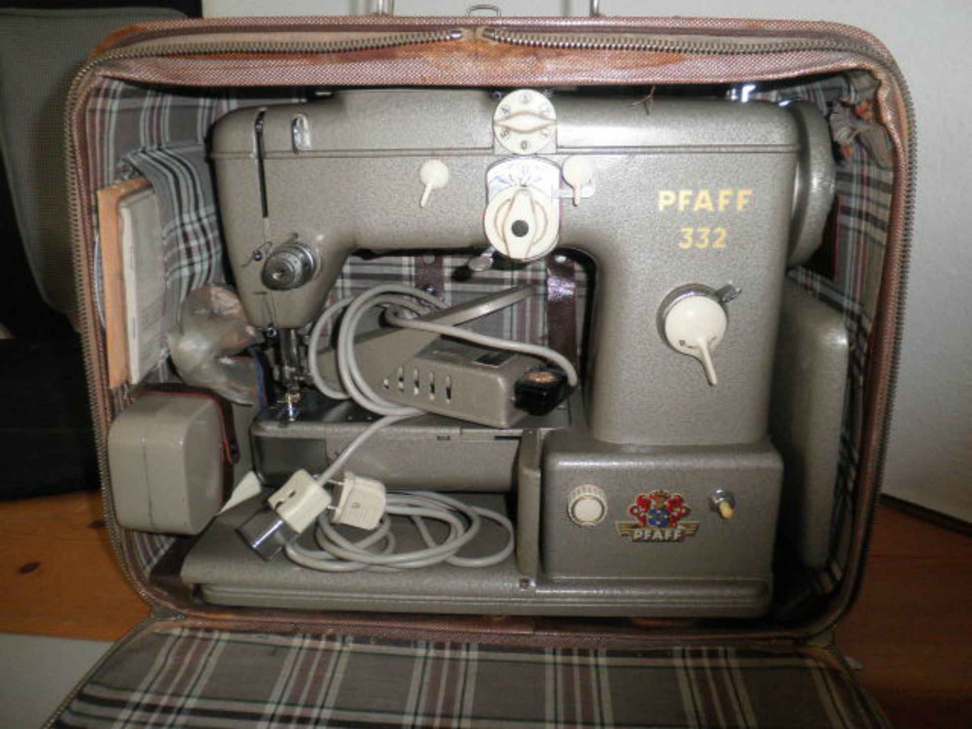 Nähmaschine Pfaff Automatic 332 260   defekt