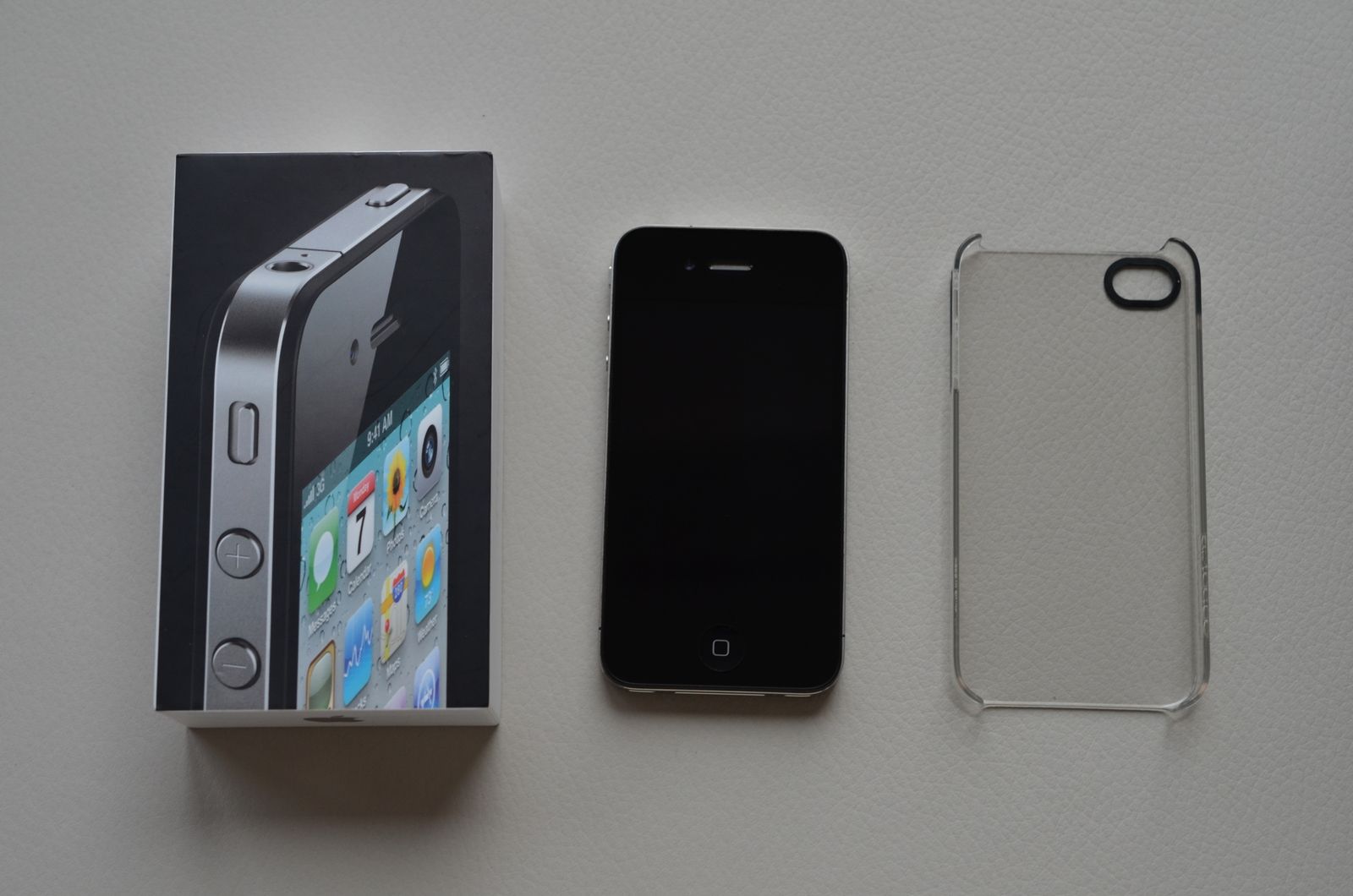 Apple iPhone 4 16 GB   Schwarz + Incase Snap Case