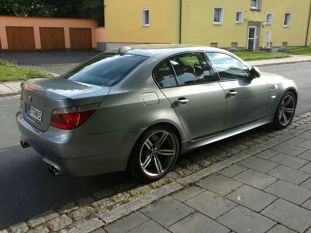 BMW M5 E60 525 PS Scheckheft gepflegt