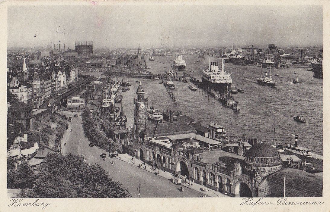 AK Hamburg, Hafenpanorama mit Überseedampfer, um 1935 (A704)