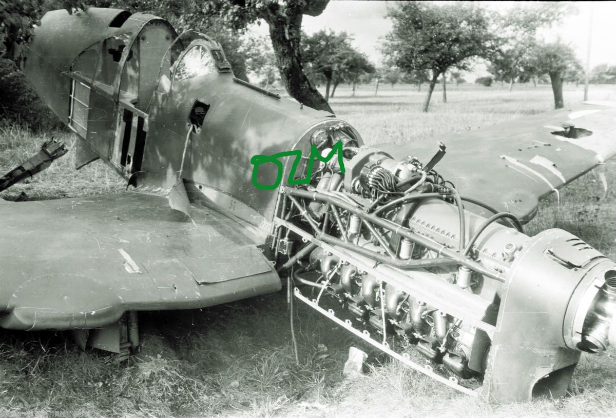 WK, Leica Foto, Frankreich, Pois/ Dreux, 4. zerstörtes Flugzeug