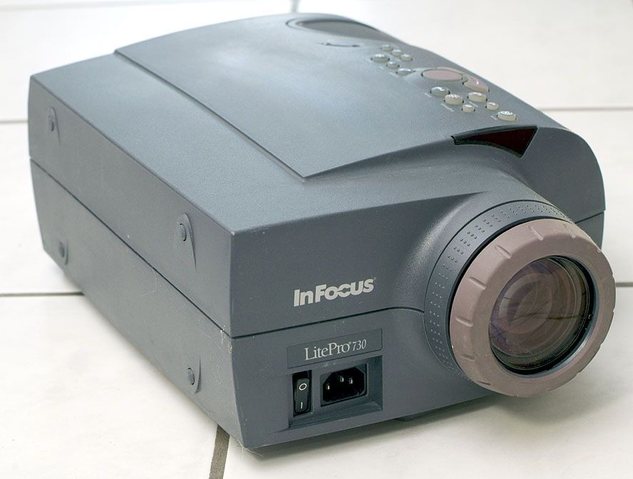 Infocus LitePro 730 XGA Beamer ++ DEFEKT ++ Lampe geht nicht, reagiert