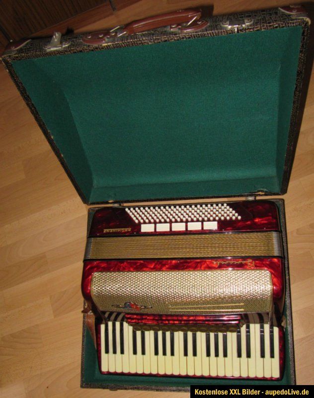 AKKORDEON WELTMEISTER BARCAROLE PROMINENZ 120 Bass German Accordion