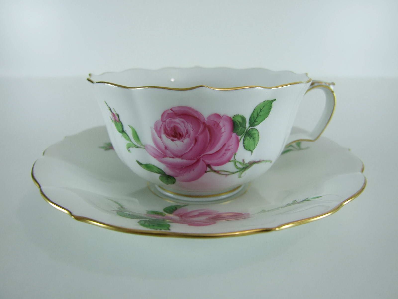 PD866  Teetasse + UT MEISSEN rote Rose um 1950