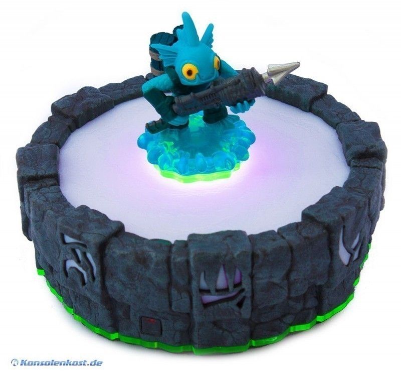 Multiplattform   6 Skylanders Figuren mit Wireless Portal of Power